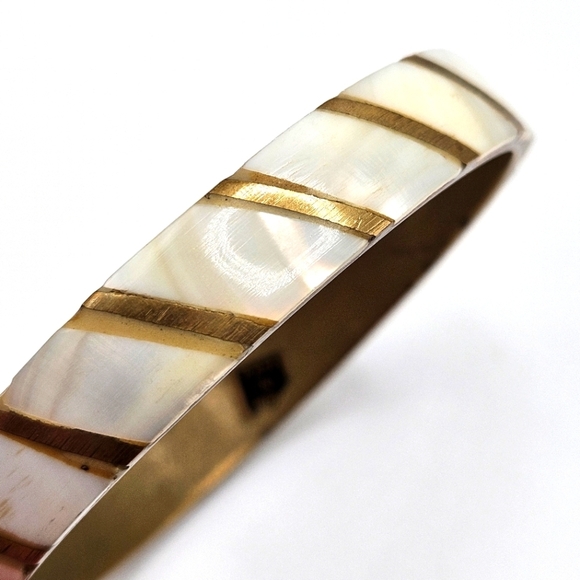 VINTAGE Mother of Pearl MOP Stripe Inlay Brass Bangle Bracelet Made in India - Picture 2 of 6